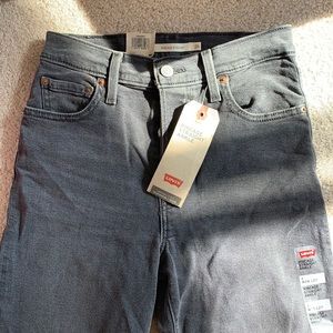 Women’s Black Levi’s Ribcage Straight Ankle